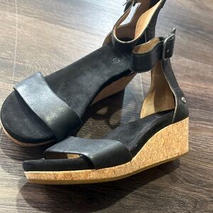 UGG women’s Zoe wedge sandals